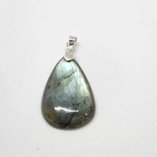 pendentif goutte labradorite devant gris