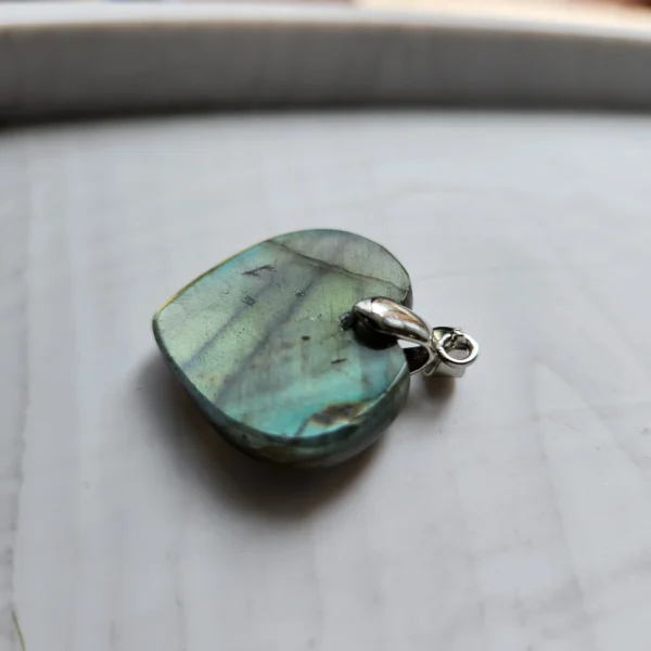 pendentif labradorite coeur arrière coté bleu