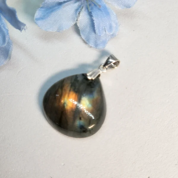 pendentif labradorite reflet flou